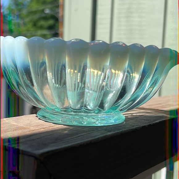 FENTON BLUE OPALESCENT Heart Shape bowl - Picture 3 of 5